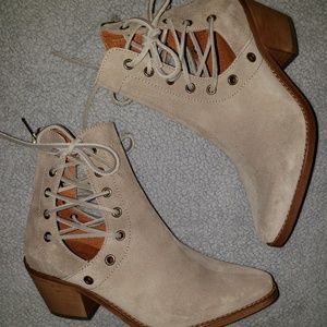 Alex + Alex Side Tie Booties NWOT